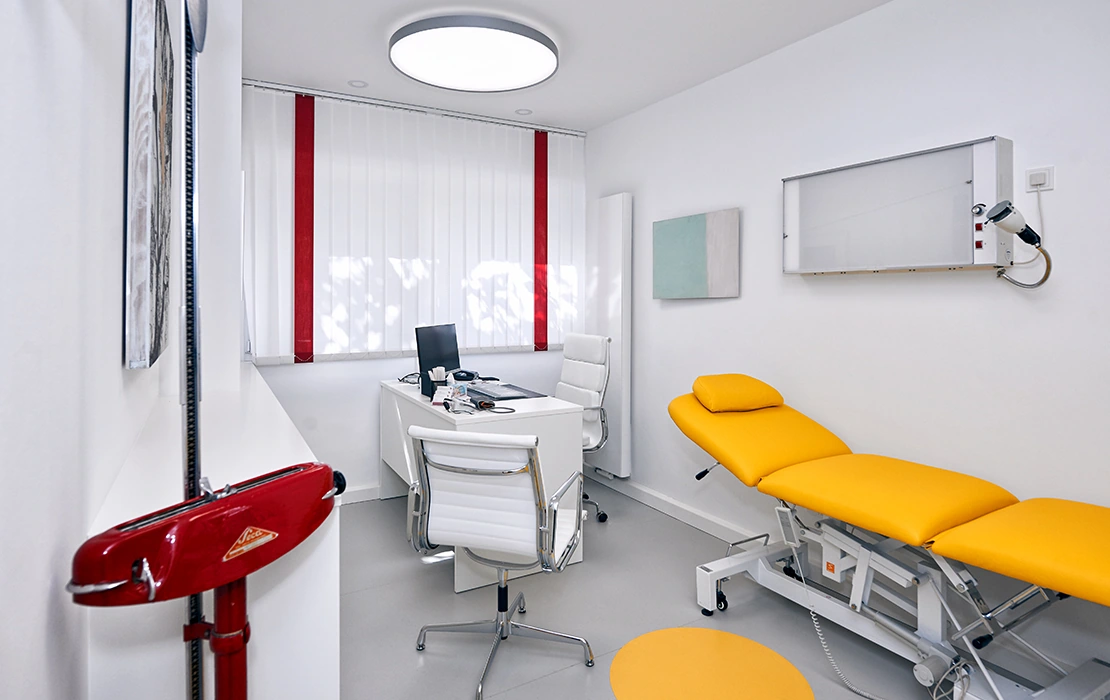 Arztpraxis Dortmund – Behandlungsraum LED-Beleuchtung – Caspar Köchling