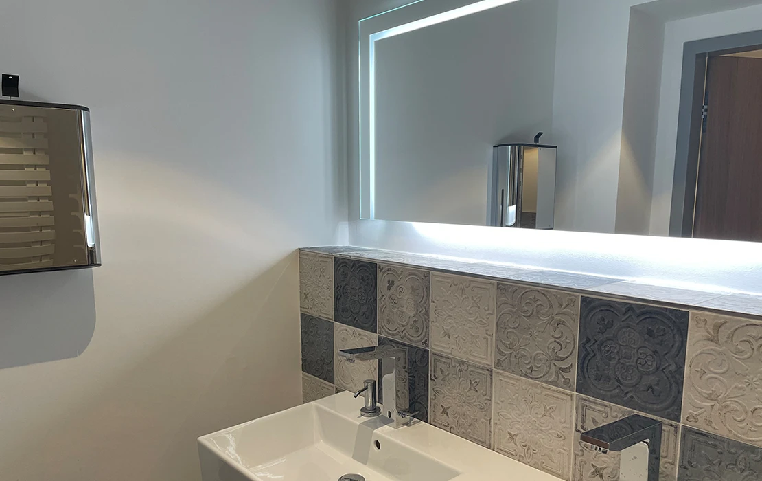 WC-Anlage-Fliesenspiegel WC-Anlage-Fliesenspiegel