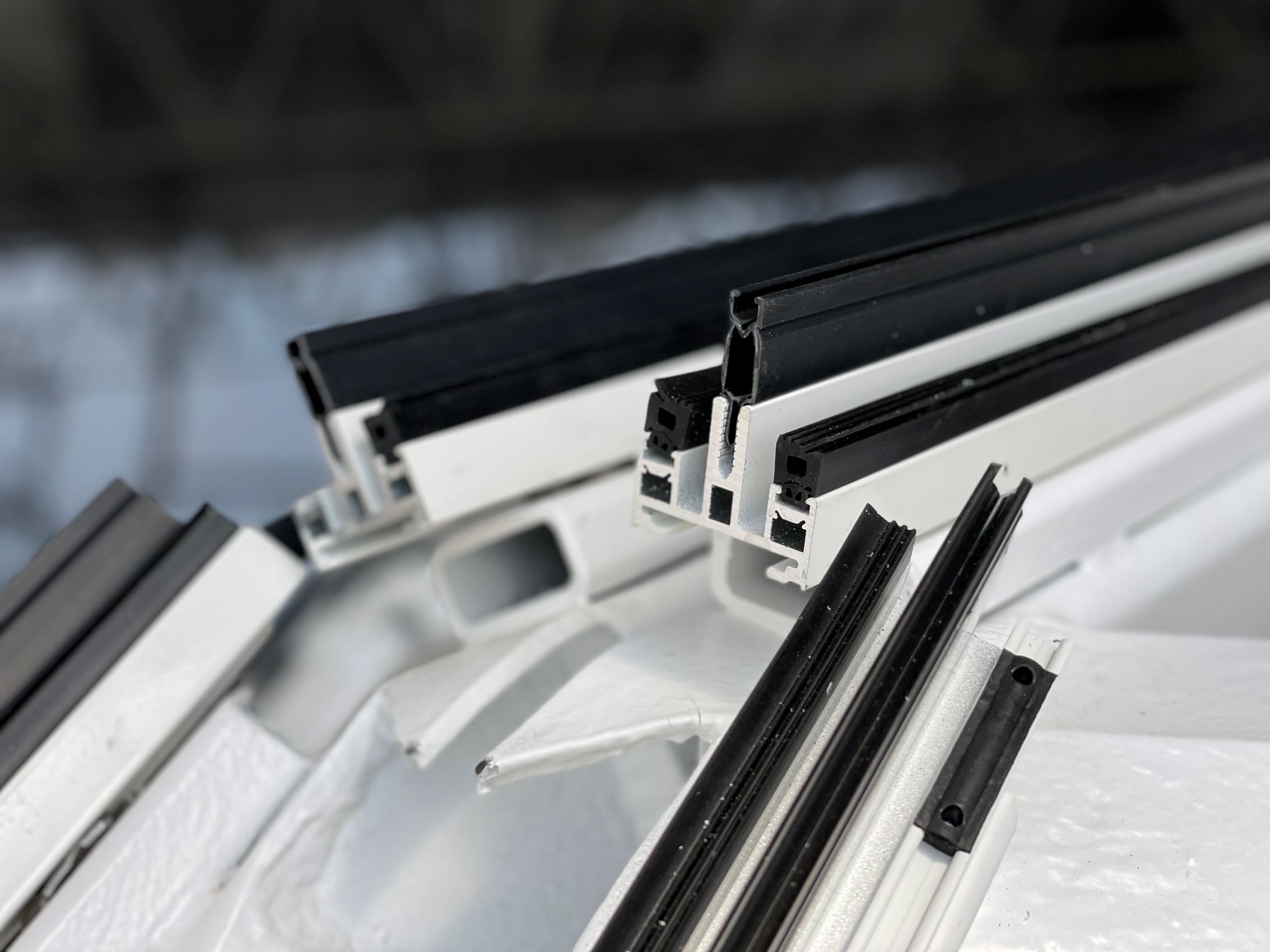13 Detail der Aluminiumkonstruktion am Grat