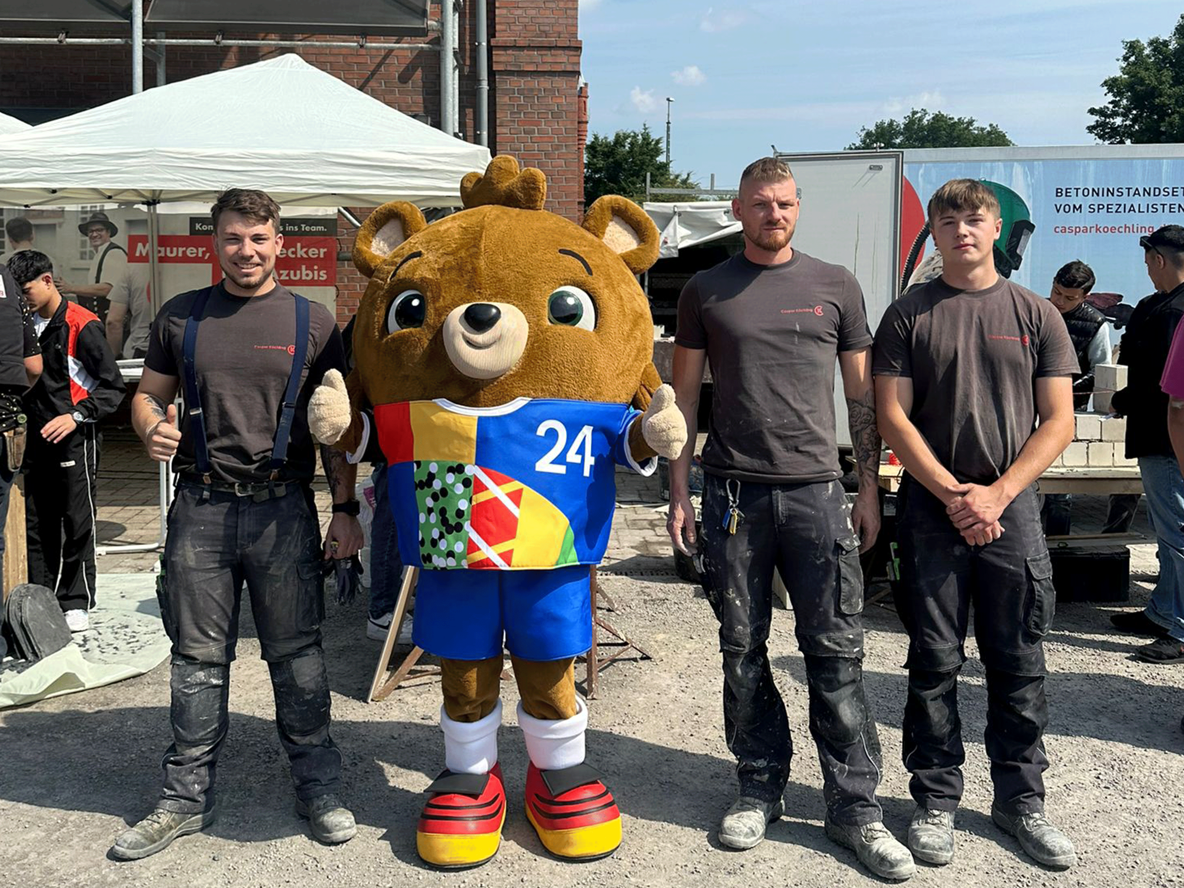 Bild-2-Das-Team-und-Albärt-zur-EURO-2024